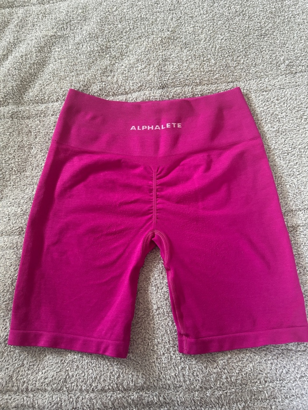 Alphalete Women's High-Rise Magenta Biker Shorts, size Medium
